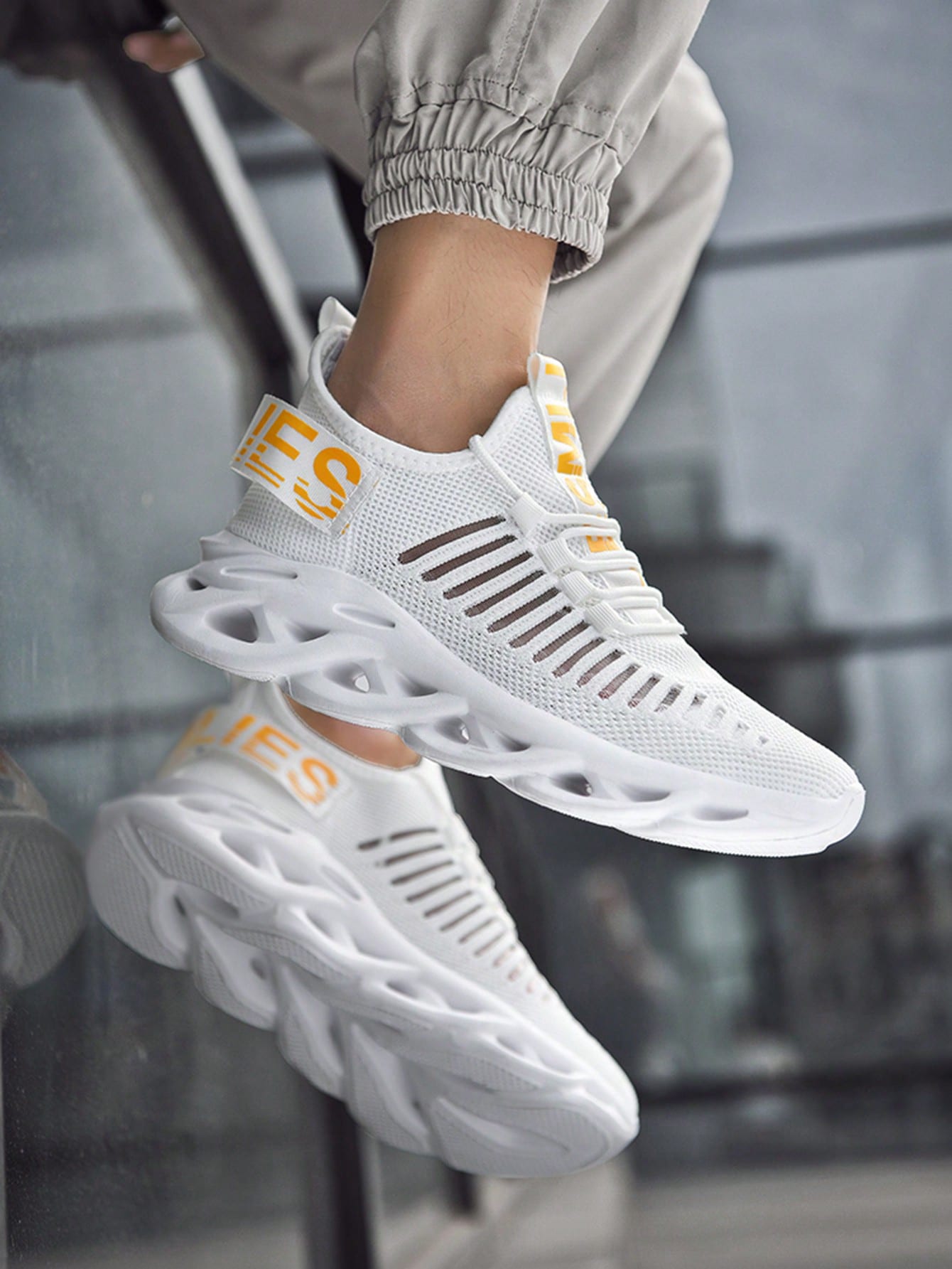 Tênis Corrida Leve Com Solado Vazado Moderno