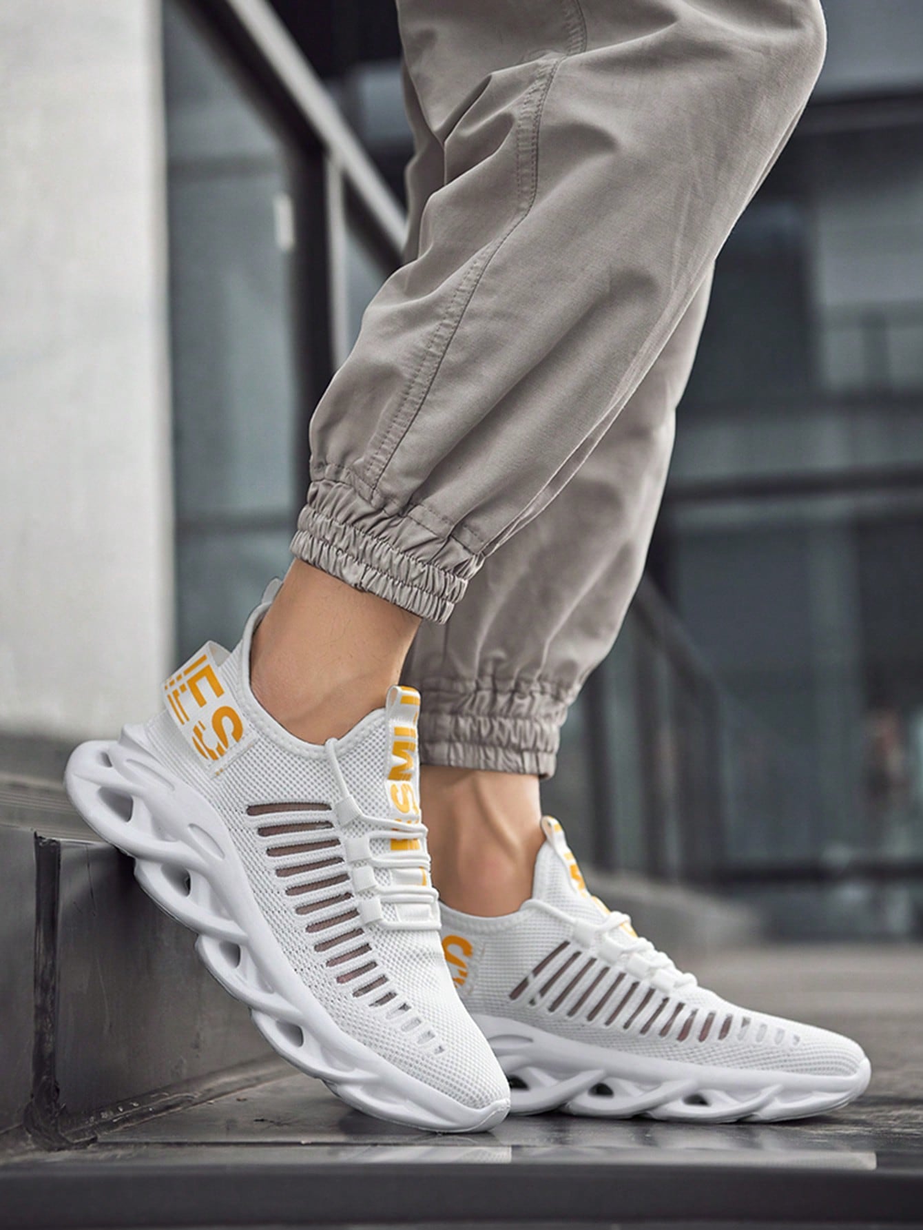 Tênis Corrida Leve Com Solado Vazado Moderno