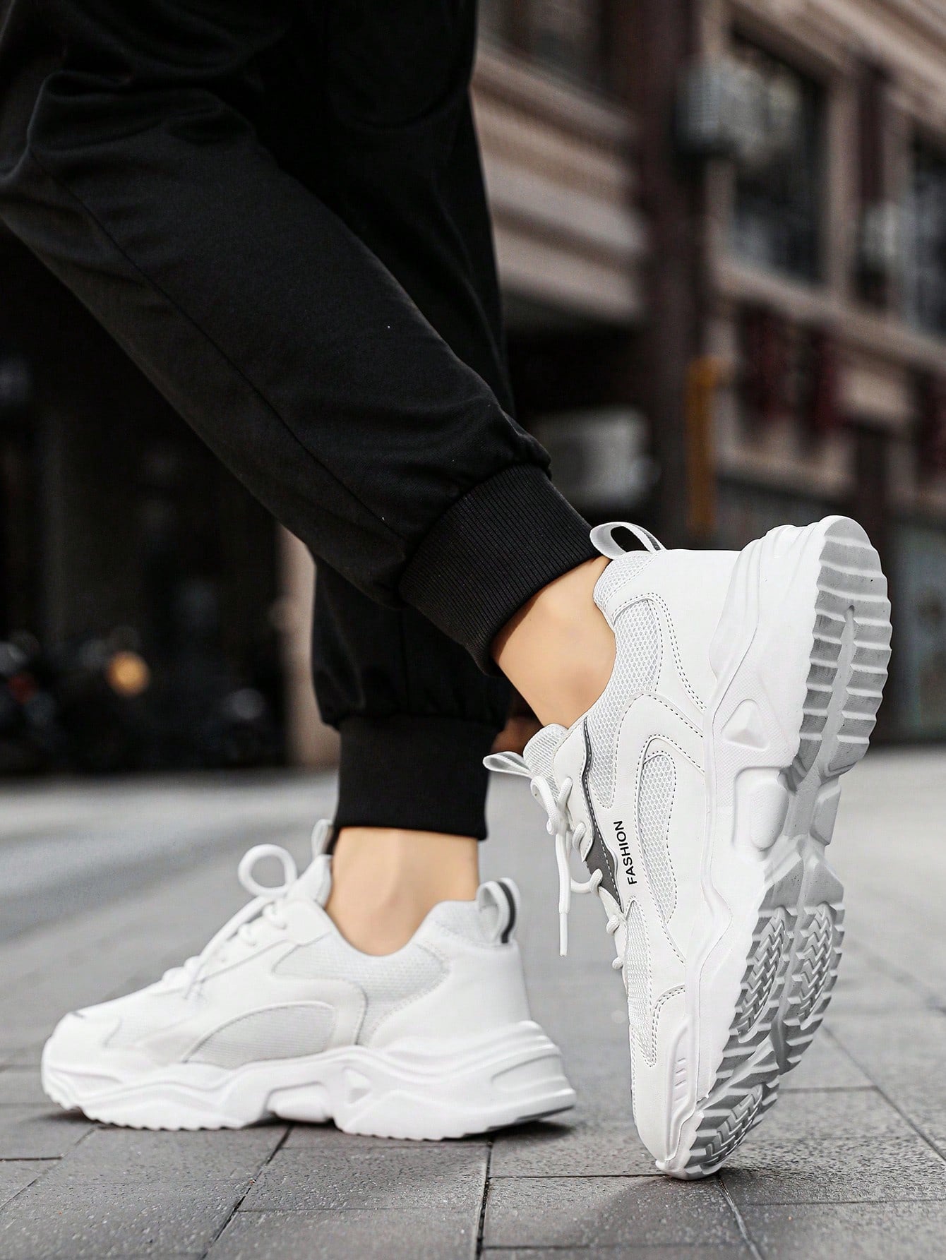 Tênis Corrida Com Sola Tratorada Design Robusto