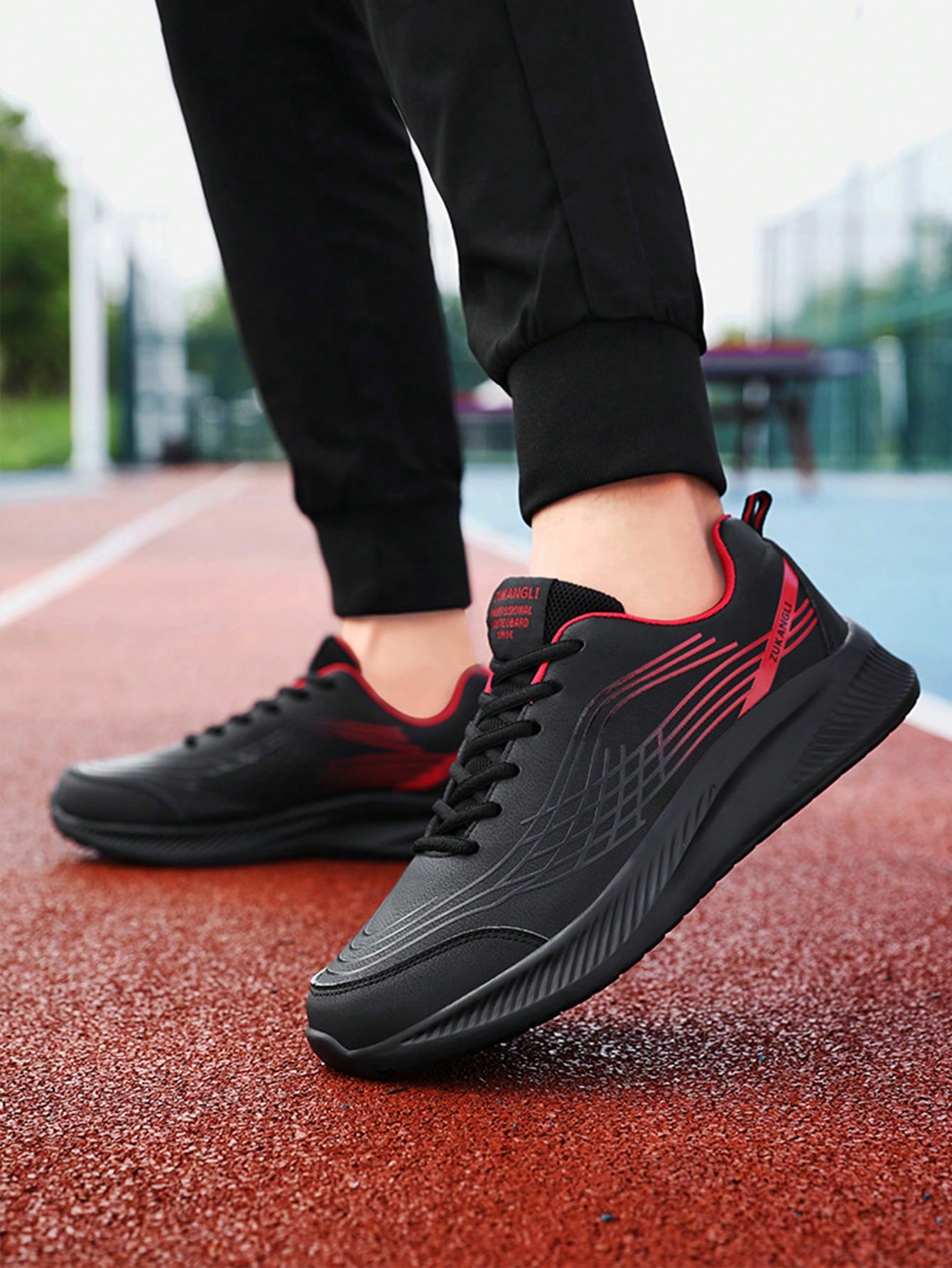 Tênis Corrida Leve Com Design Esportivo