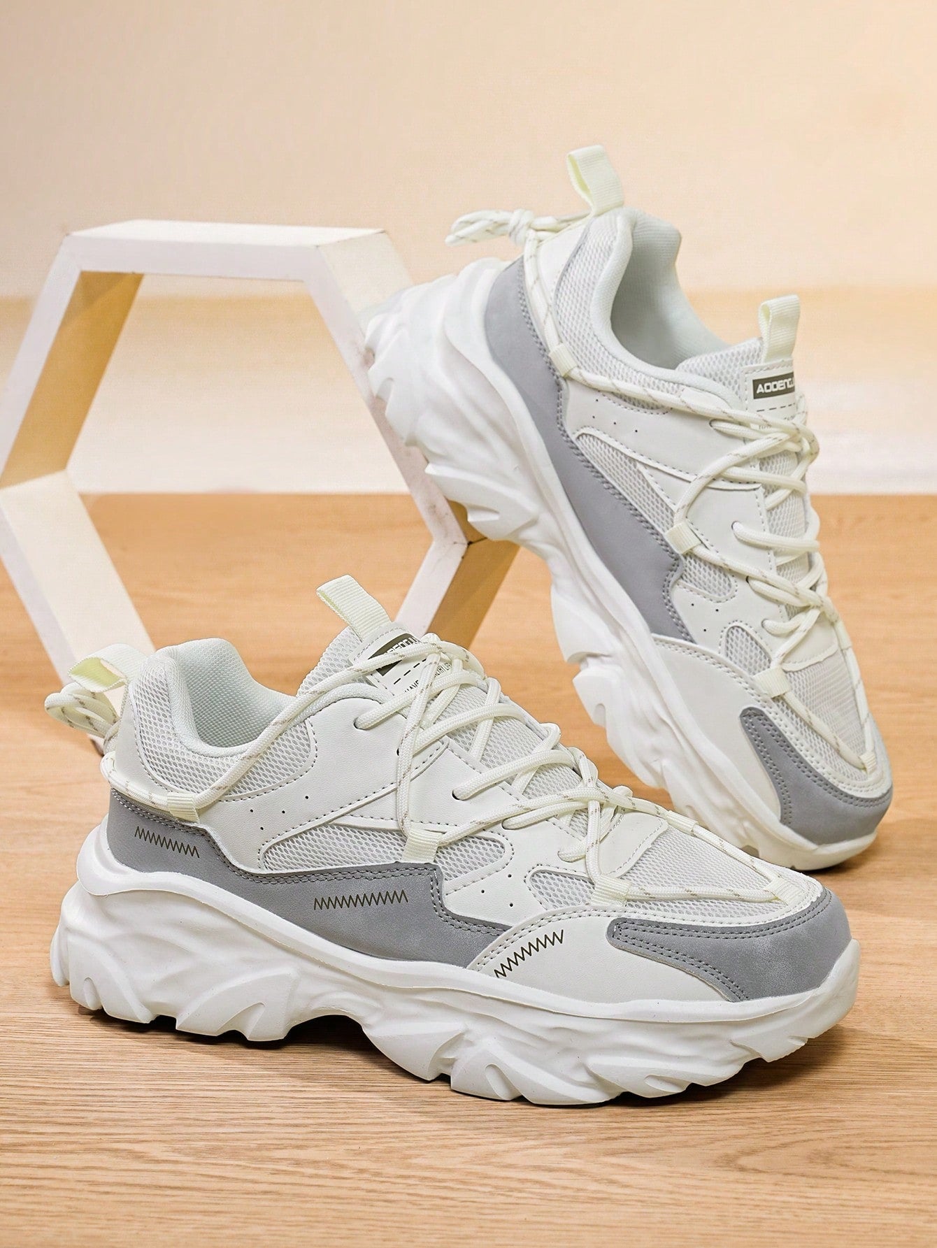 Tênis Chunky Cano Baixo Solado Tratorado