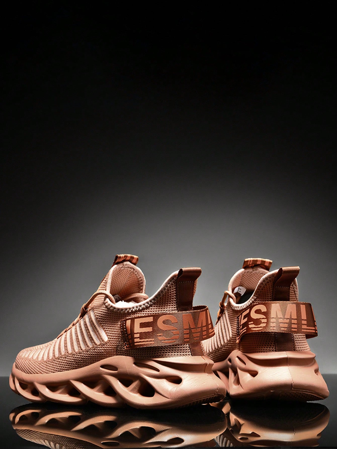 Tênis Corrida Leve Com Solado Vazado Estilo Futurista