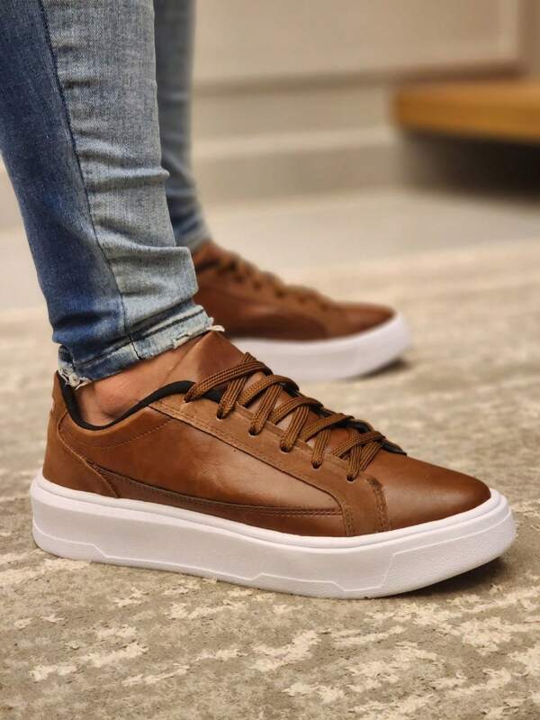 Tênis Casual Cano Baixo Com Recortes Solado Estruturado