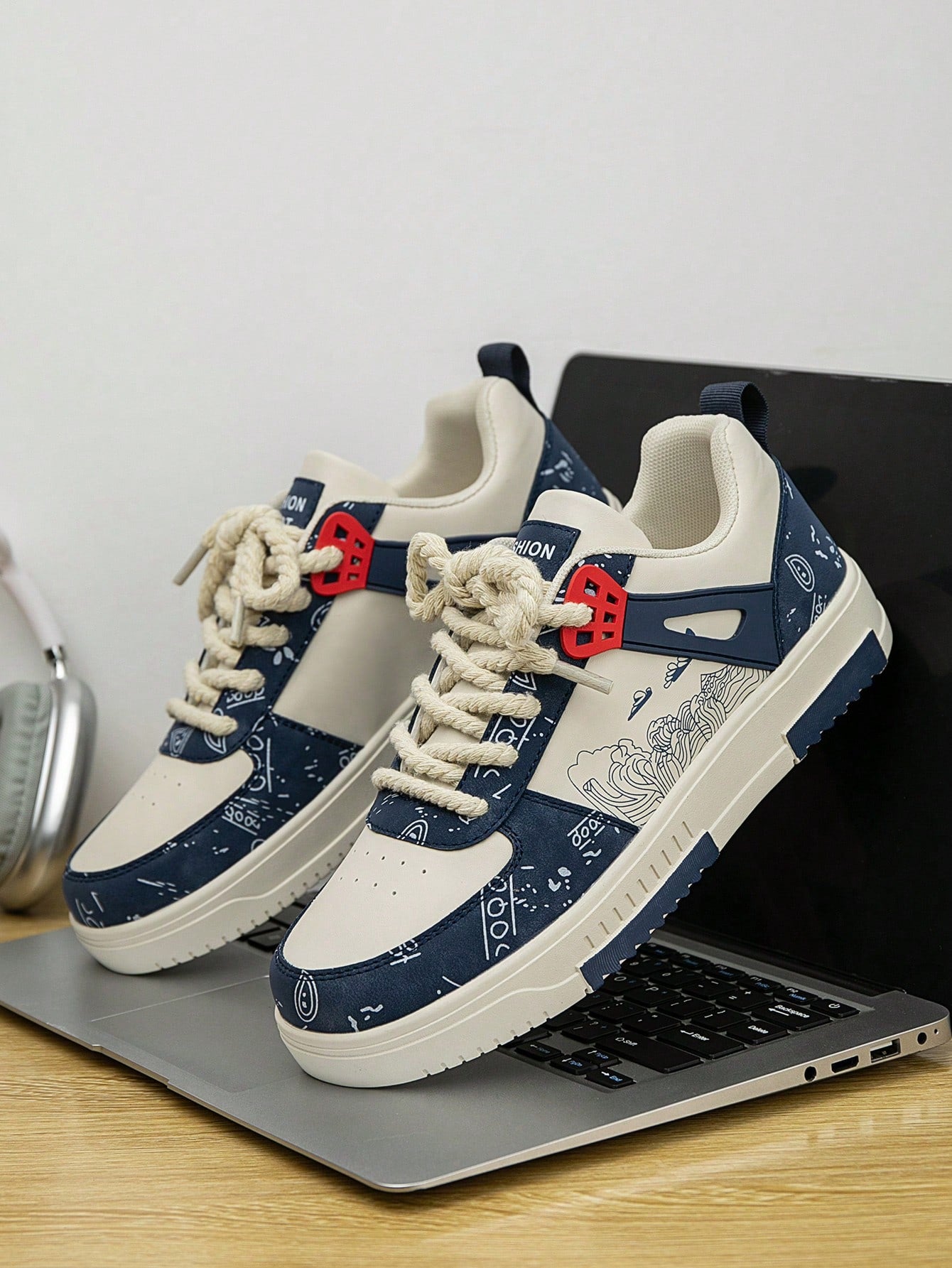 Tênis Street Estampado Detalhes Casuais Design Urbano