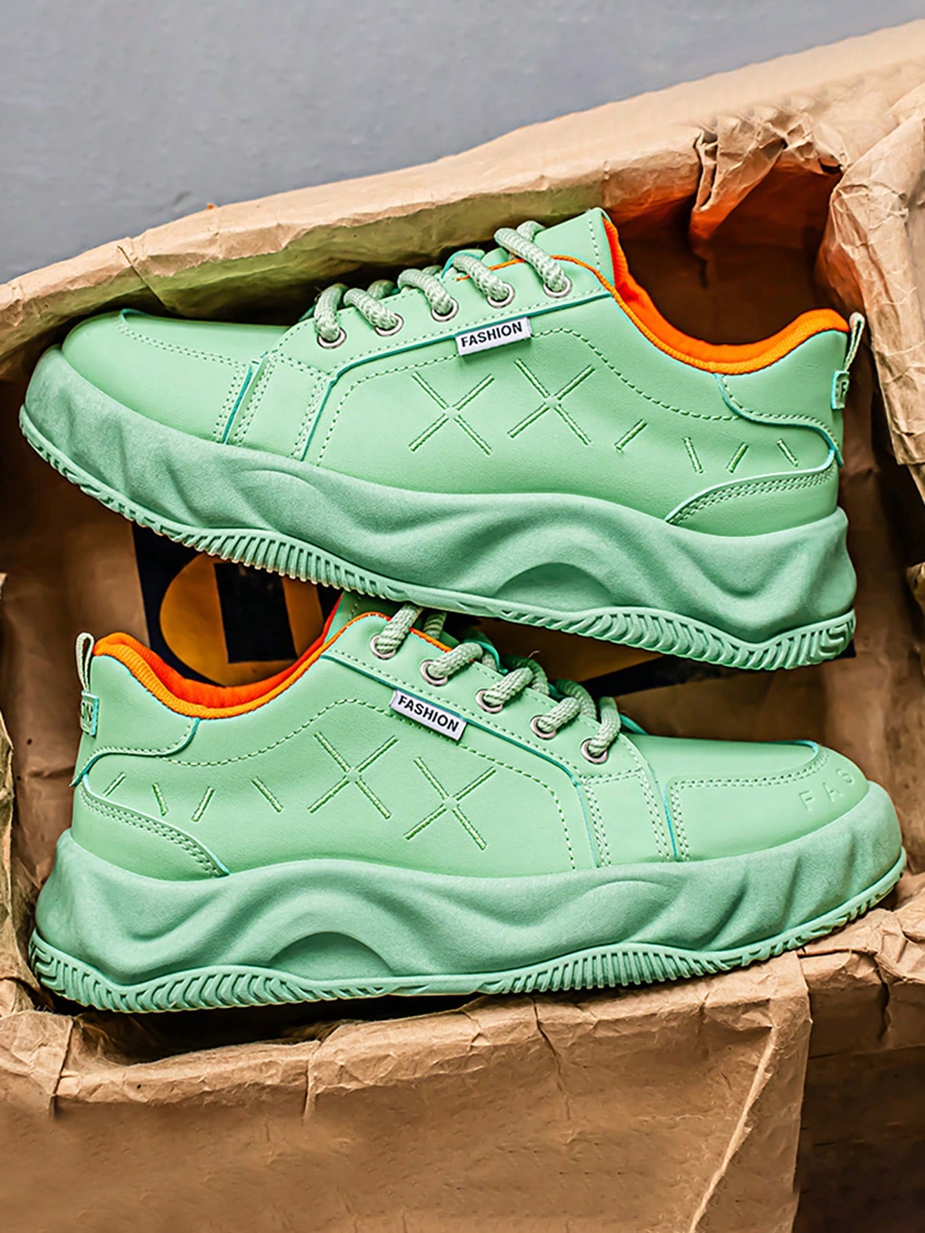 Tênis Chunky Cano Baixo Design Minimalista