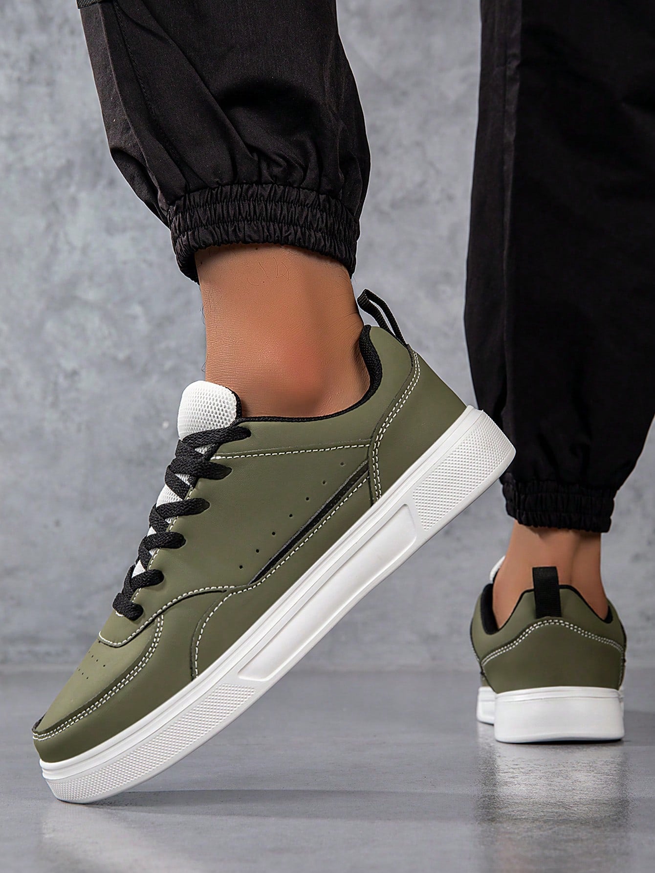 Tênis Casual Cano Baixo Estruturado Com Costuras