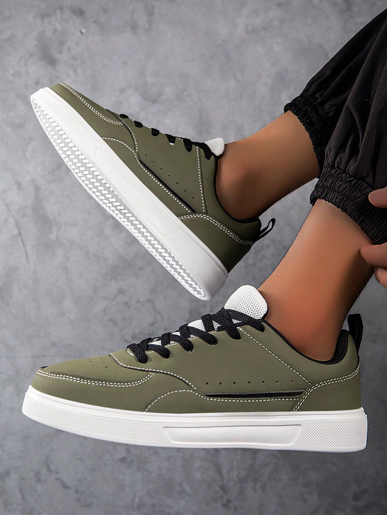 Tênis Casual Cano Baixo Estruturado Com Costuras