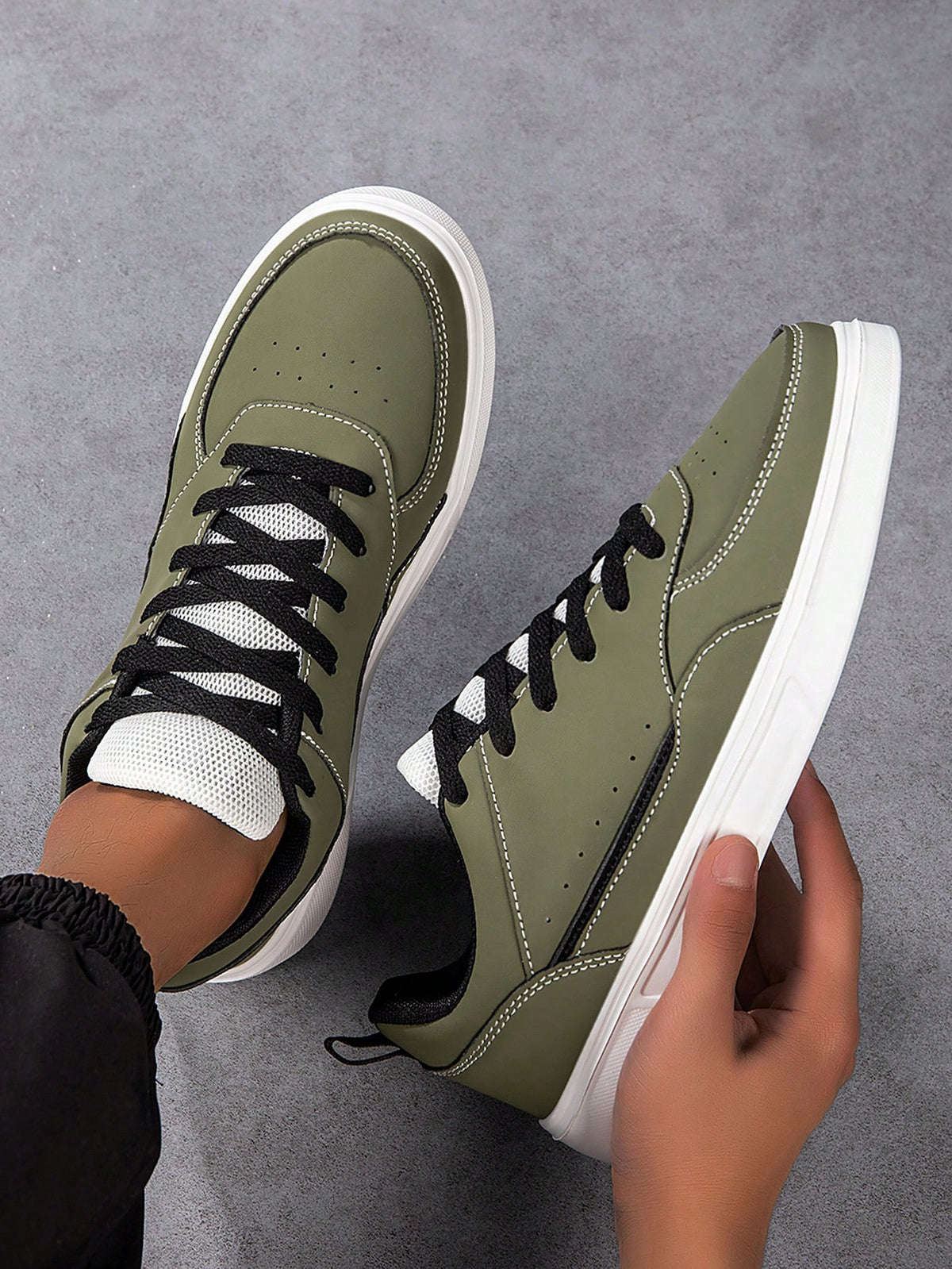 Tênis Casual Cano Baixo Estruturado Com Costuras
