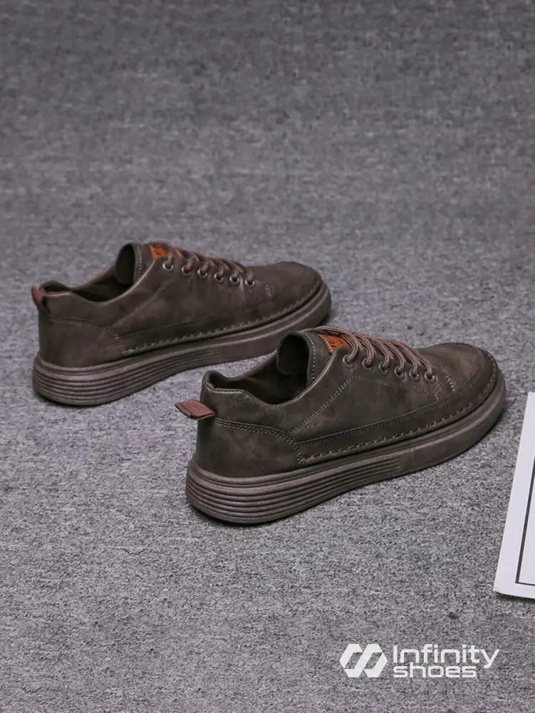 Tênis Casual Couro Sintético Com Solado Alto Estruturado Tênis Casual Couro Sintético Com Solado Alto Estruturado