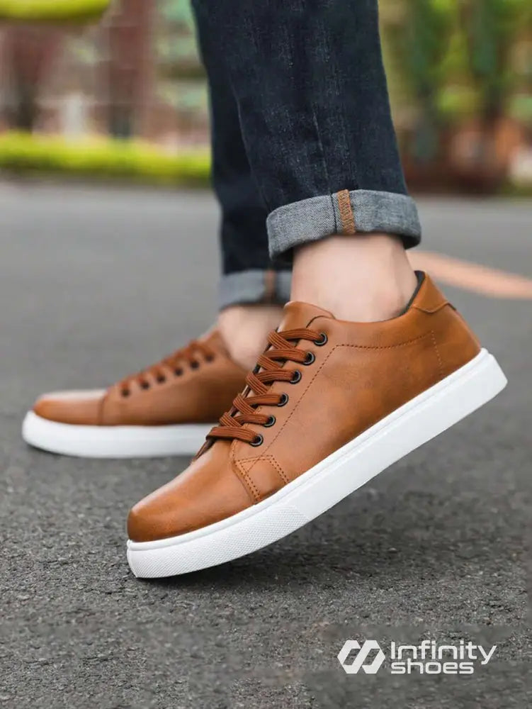 Tênis Casual Couro Sintético Design Moderno Com Solado Grosso Tênis Casual Couro Sintético Design Moderno Com Solado