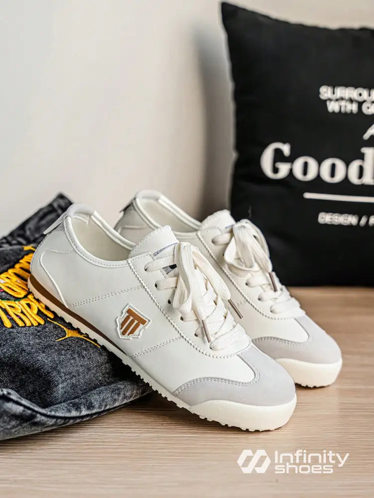 Tênis Casual Retrô Com Detalhes Em Camurça E Solado Ranhurado Branco / 36 Tênis Casual Retrô Com Detalhes Em Camurça E
