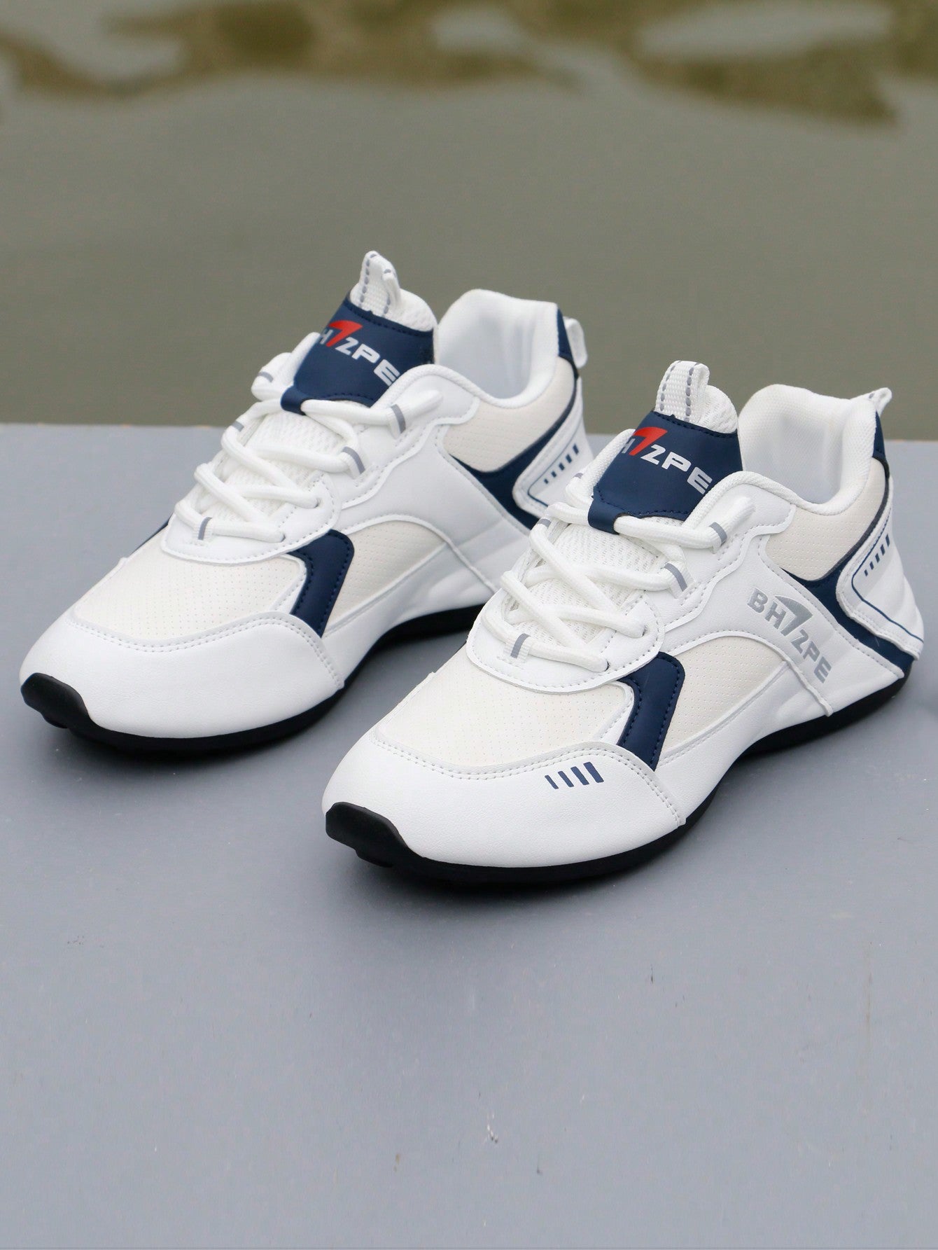 Tênis Casual Recortes Esportivos Cabedal Respirável