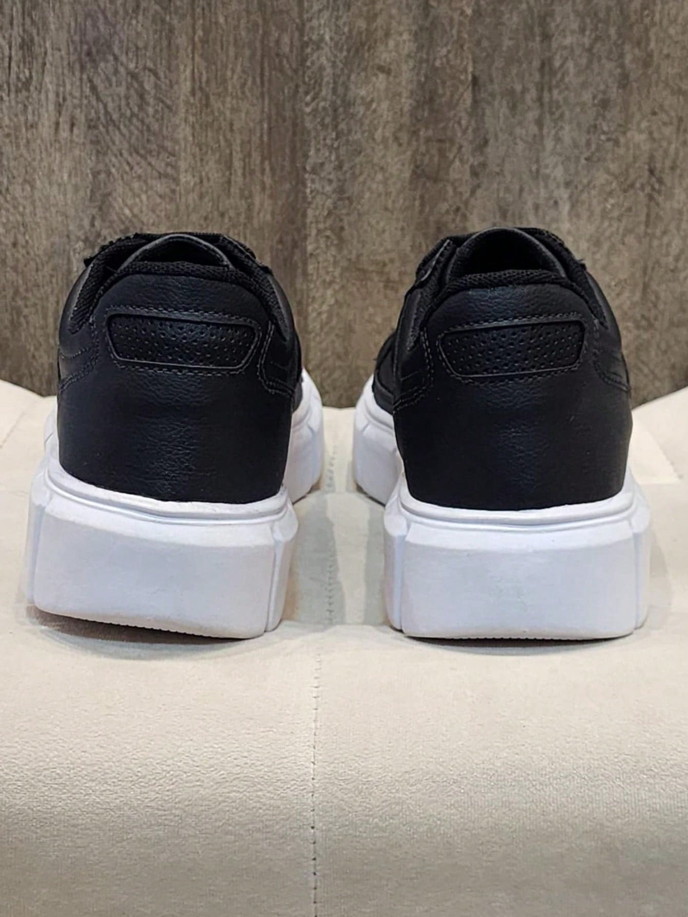 Tênis Chunky Cano Baixo Solado Blocado Moderno