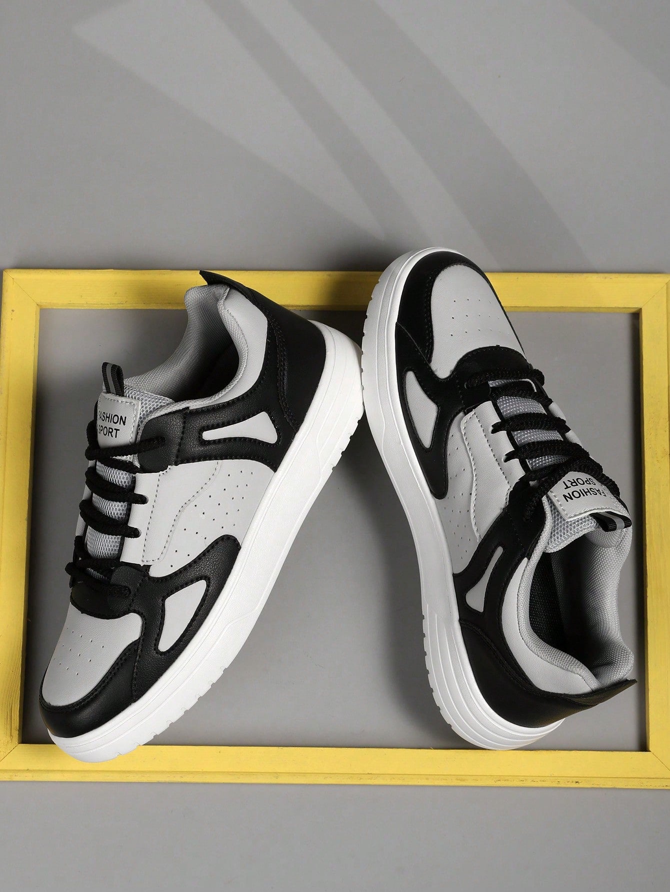 Tênis Casual Cano Baixo Recortes Modernos Solado Resistente