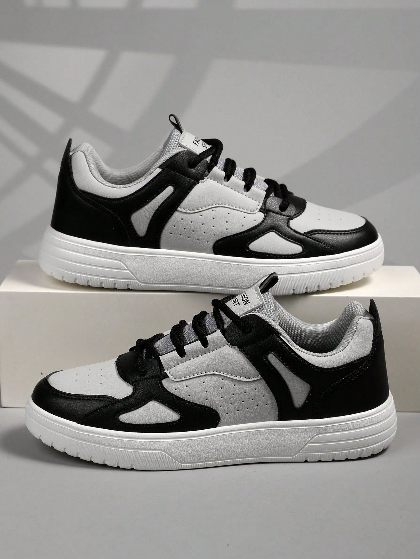 Tênis Casual Cano Baixo Recortes Modernos Solado Resistente