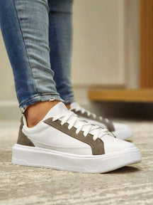 Tênis Casual Cano Baixo Com Recortes Solado Estruturado