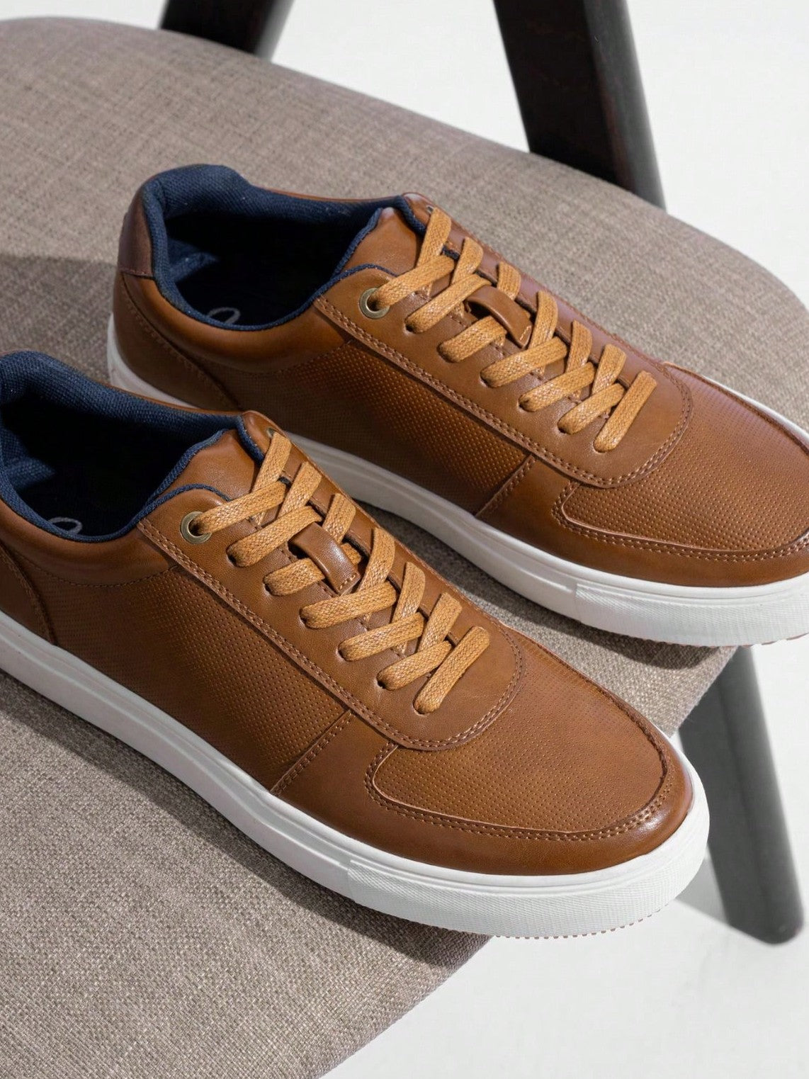 Tênis Casual Texturizado Design Moderno Urbano