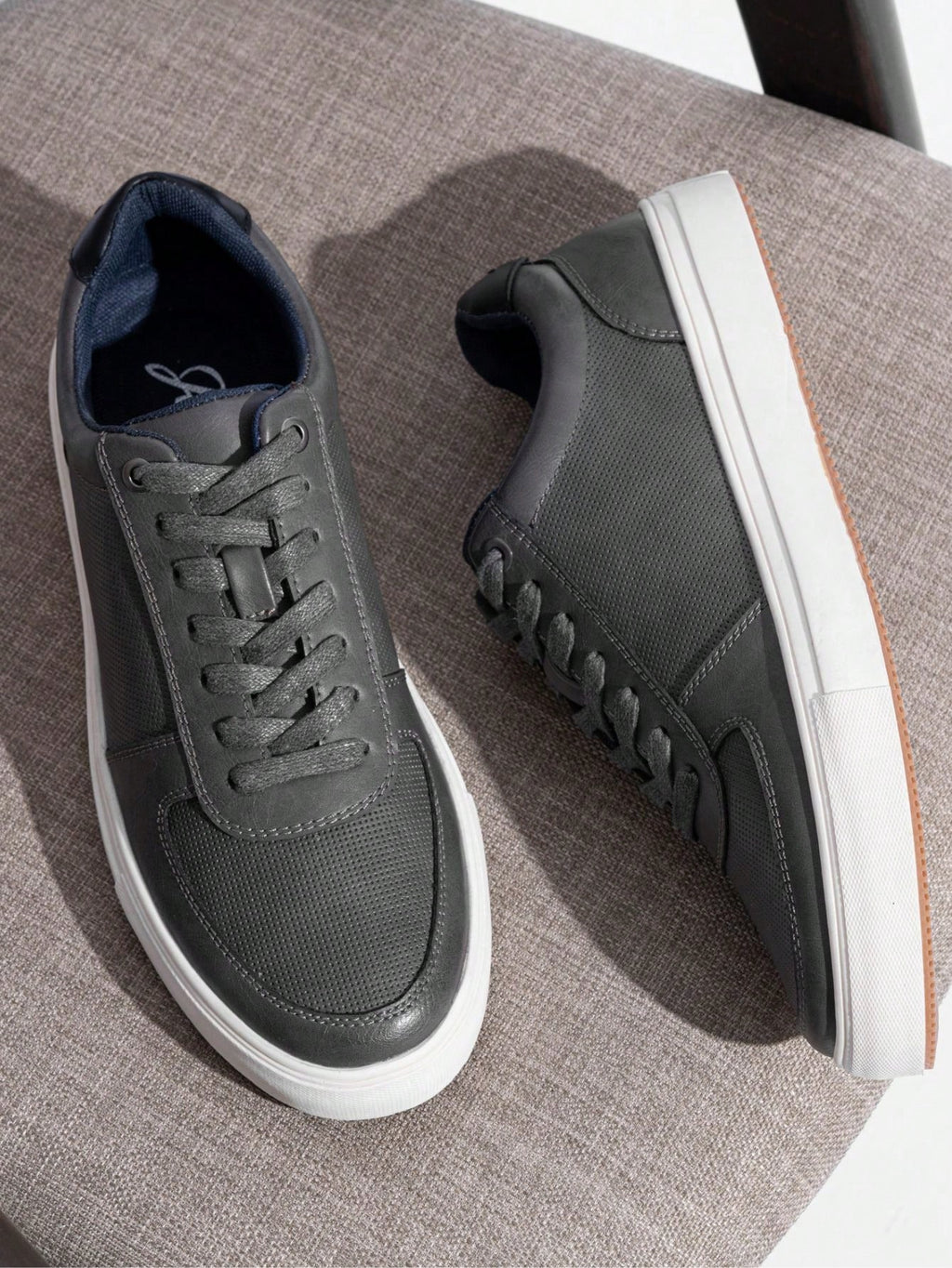 Tênis Casual Texturizado Design Moderno Urbano