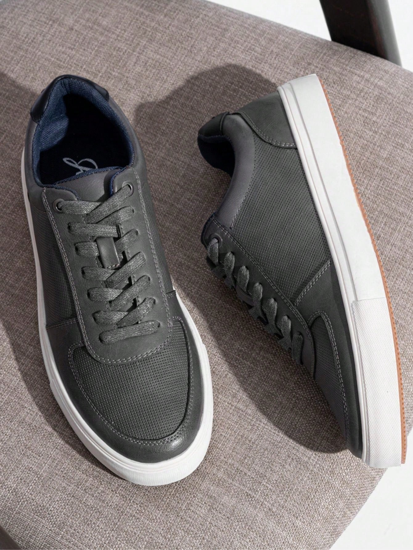 Tênis Casual Texturizado Design Moderno Urbano