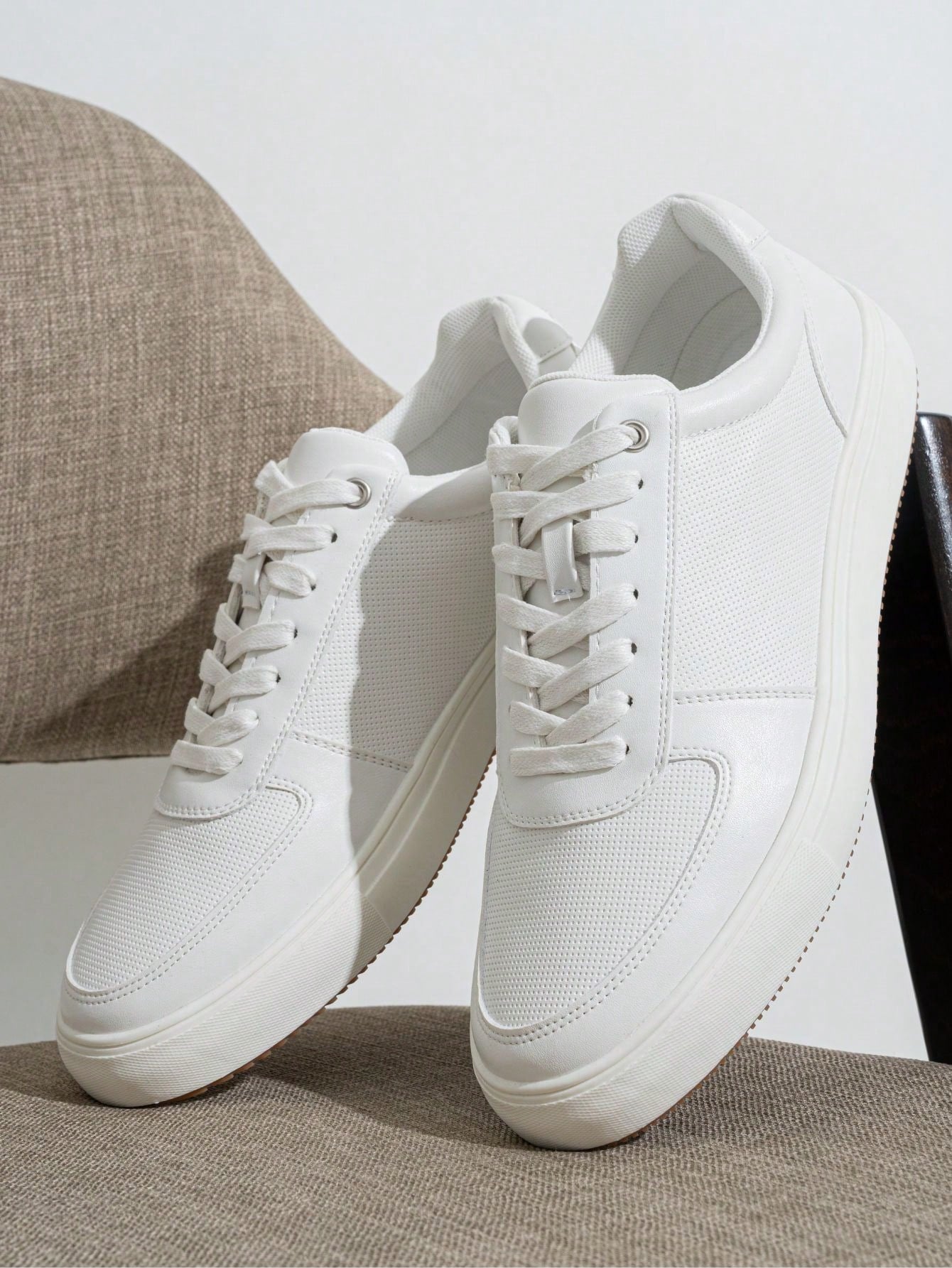Tênis Casual Texturizado Design Moderno Urbano