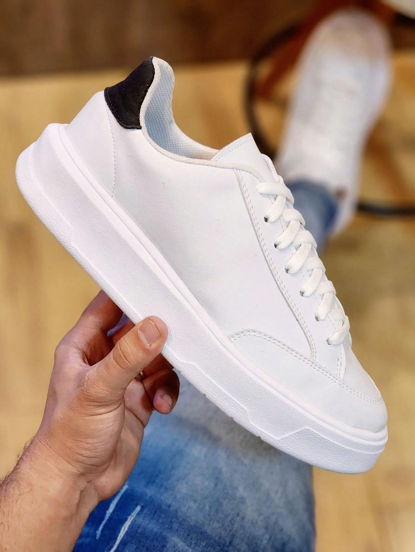 Tênis Casual Cano Baixo Solado Alto Design Minimalista