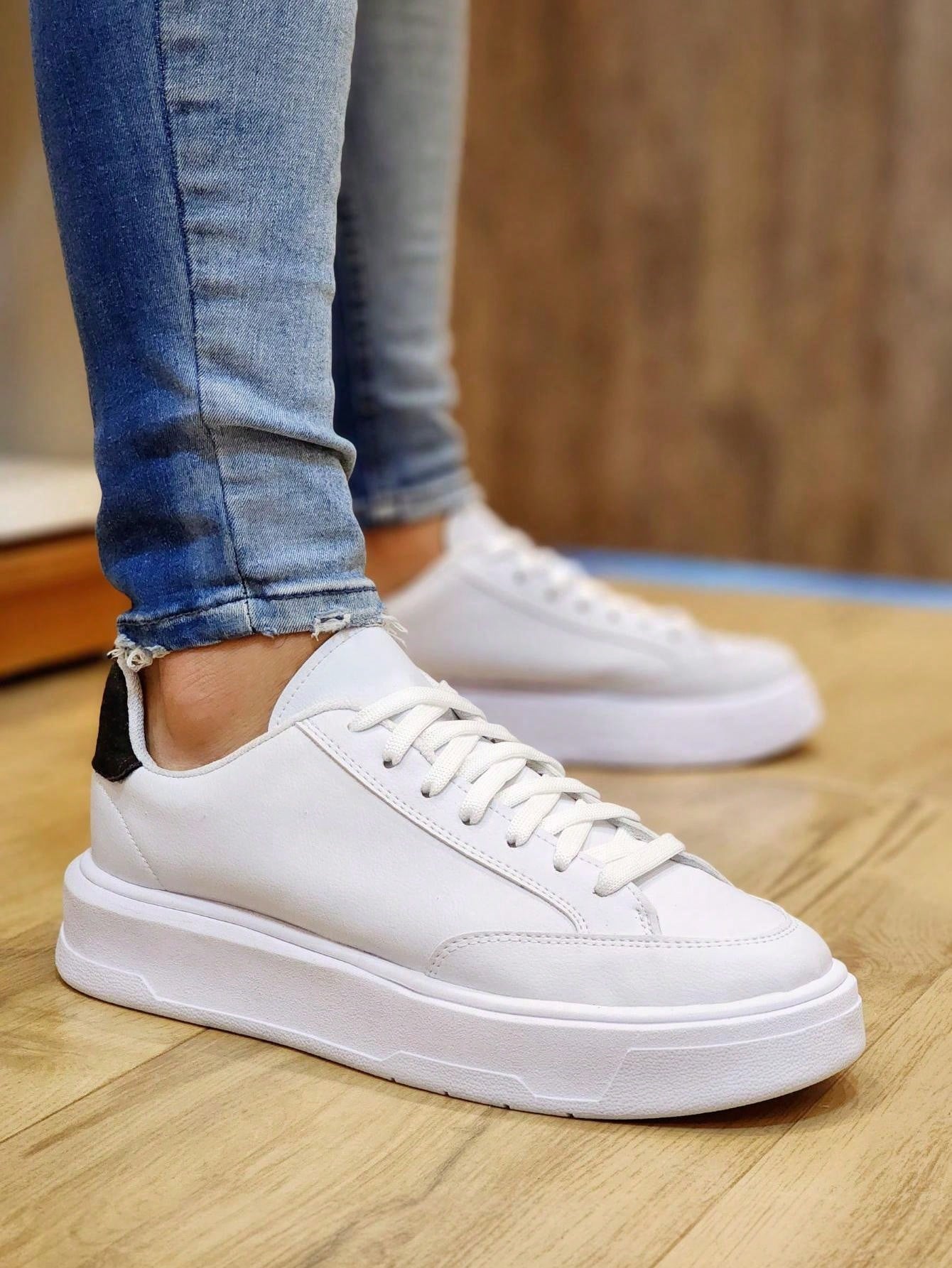 Tênis Casual Cano Baixo Solado Alto Design Minimalista