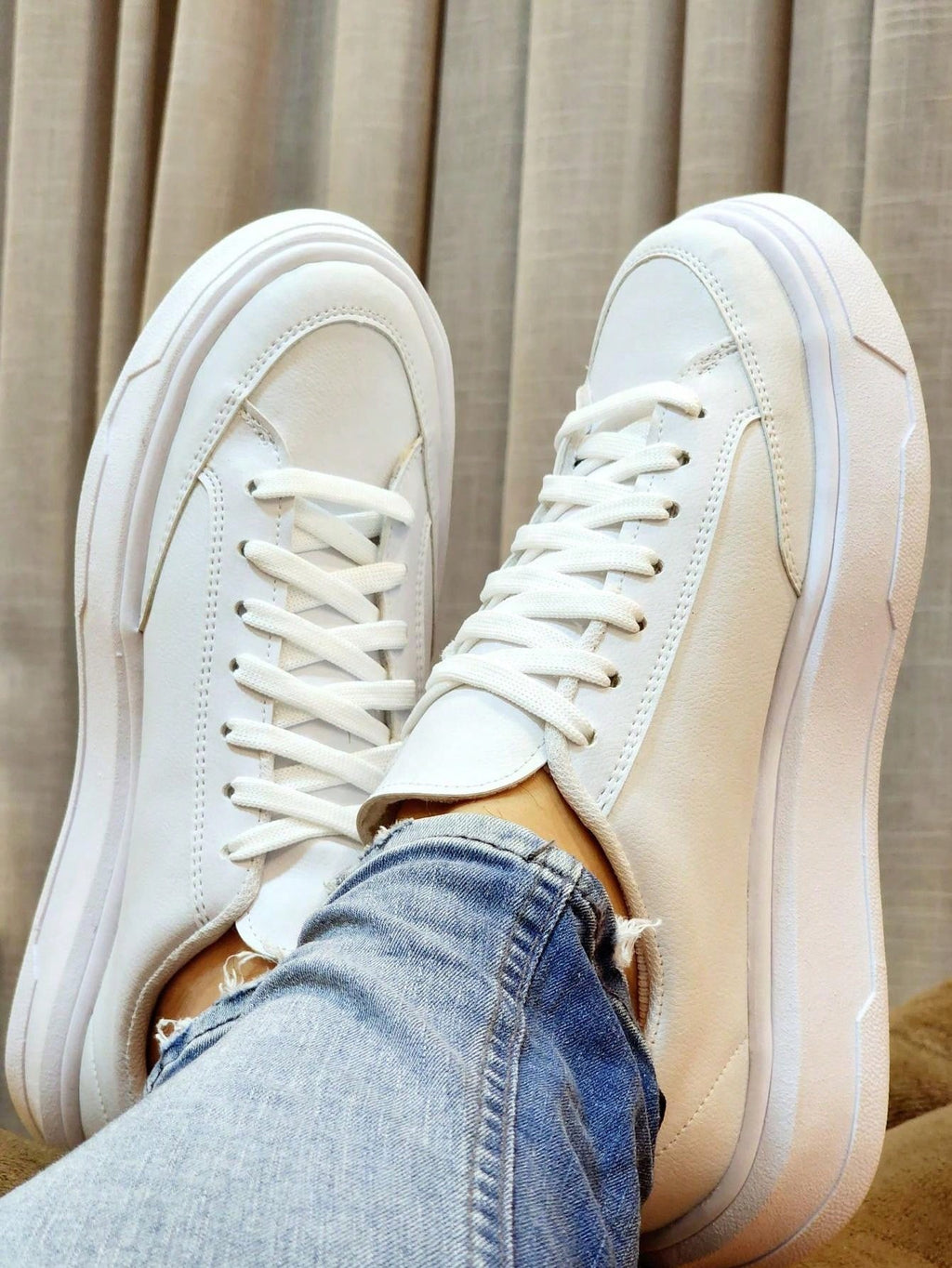 Tênis Casual Cano Baixo Solado Alto Design Minimalista