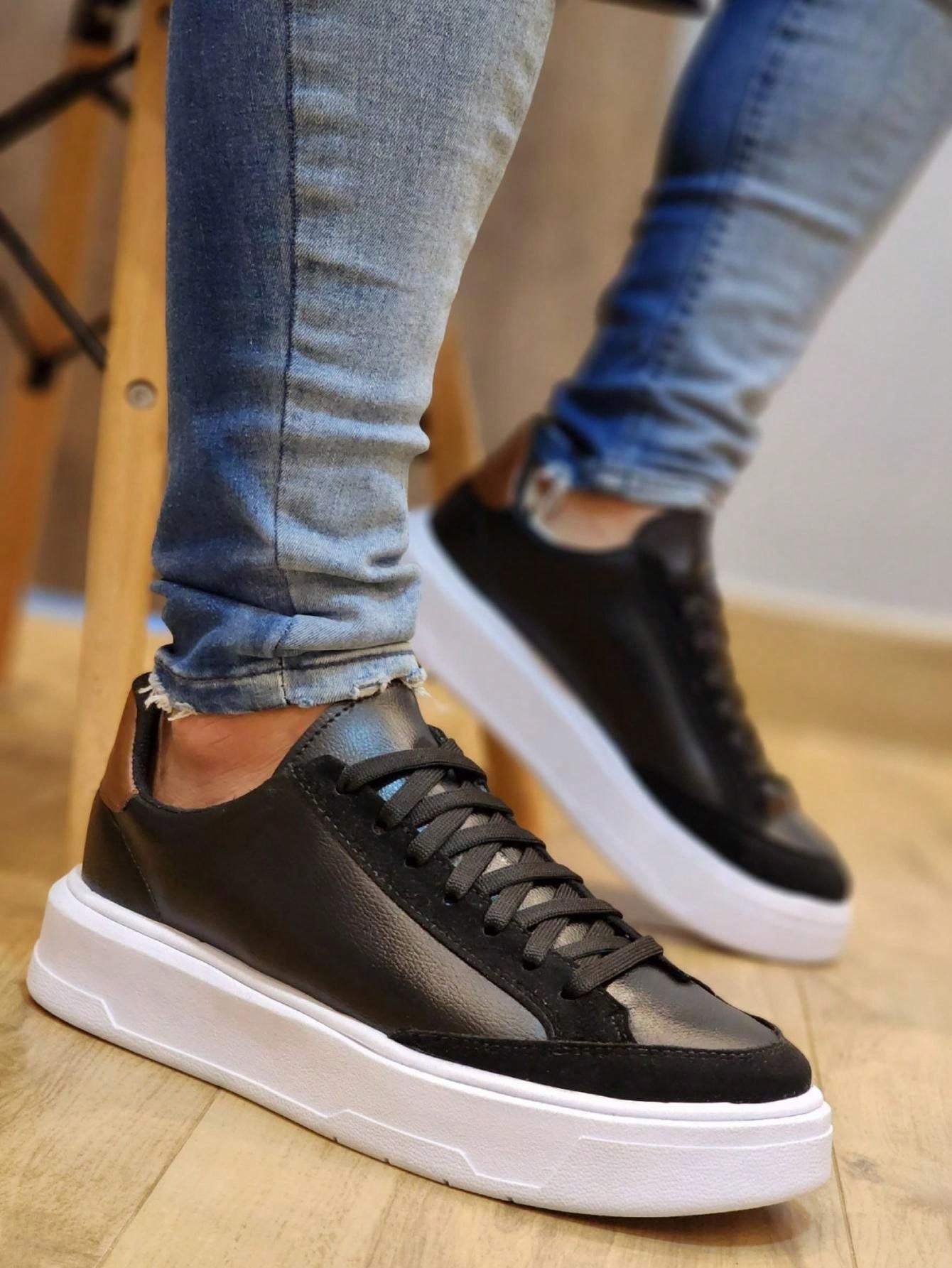 Tênis Casual Cano Baixo Solado Alto Design Minimalista