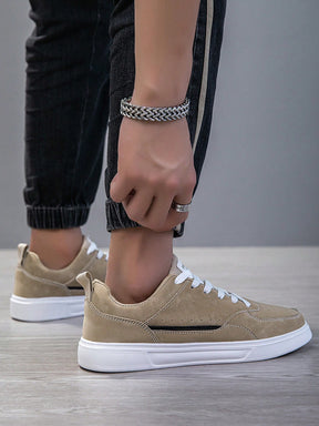 Tênis Casual Cano Baixo Camurça Design Clean