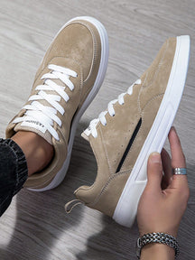 Tênis Casual Cano Baixo Camurça Design Clean
