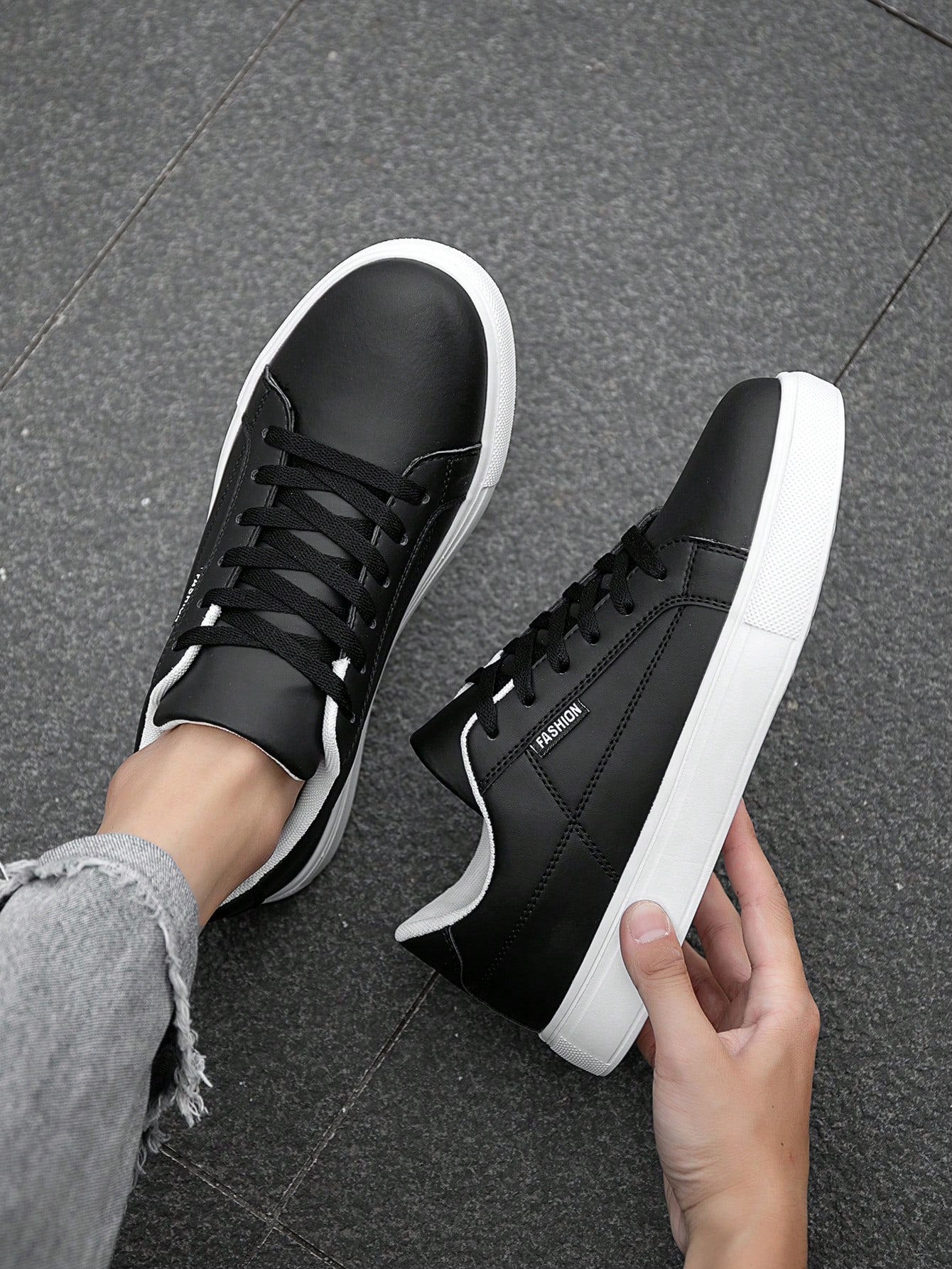 Tênis Casual Sintético Com Costura Lateral E Solado