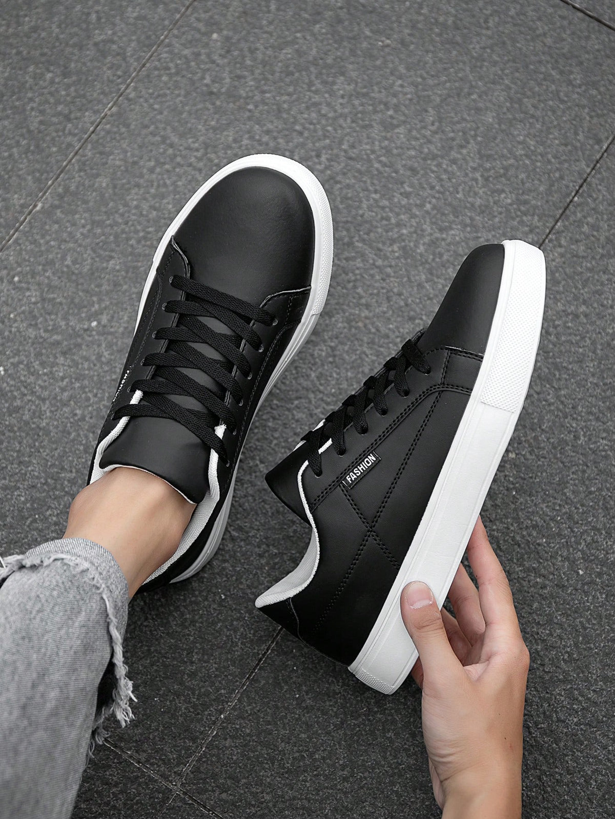 Tênis Casual Sintético Com Costura Lateral E Solado