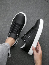 Tênis Casual Sintético Com Costura Lateral E Solado