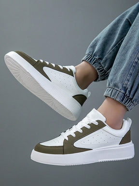 Tênis Casual Cano Baixo Recortes Com Solado Estruturado