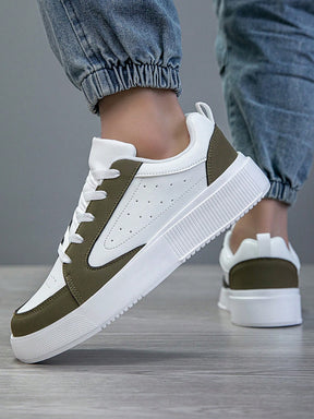 Tênis Casual Cano Baixo Recortes Com Solado Estruturado