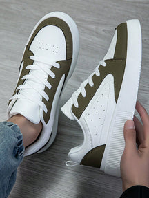 Tênis Casual Cano Baixo Recortes Com Solado Estruturado