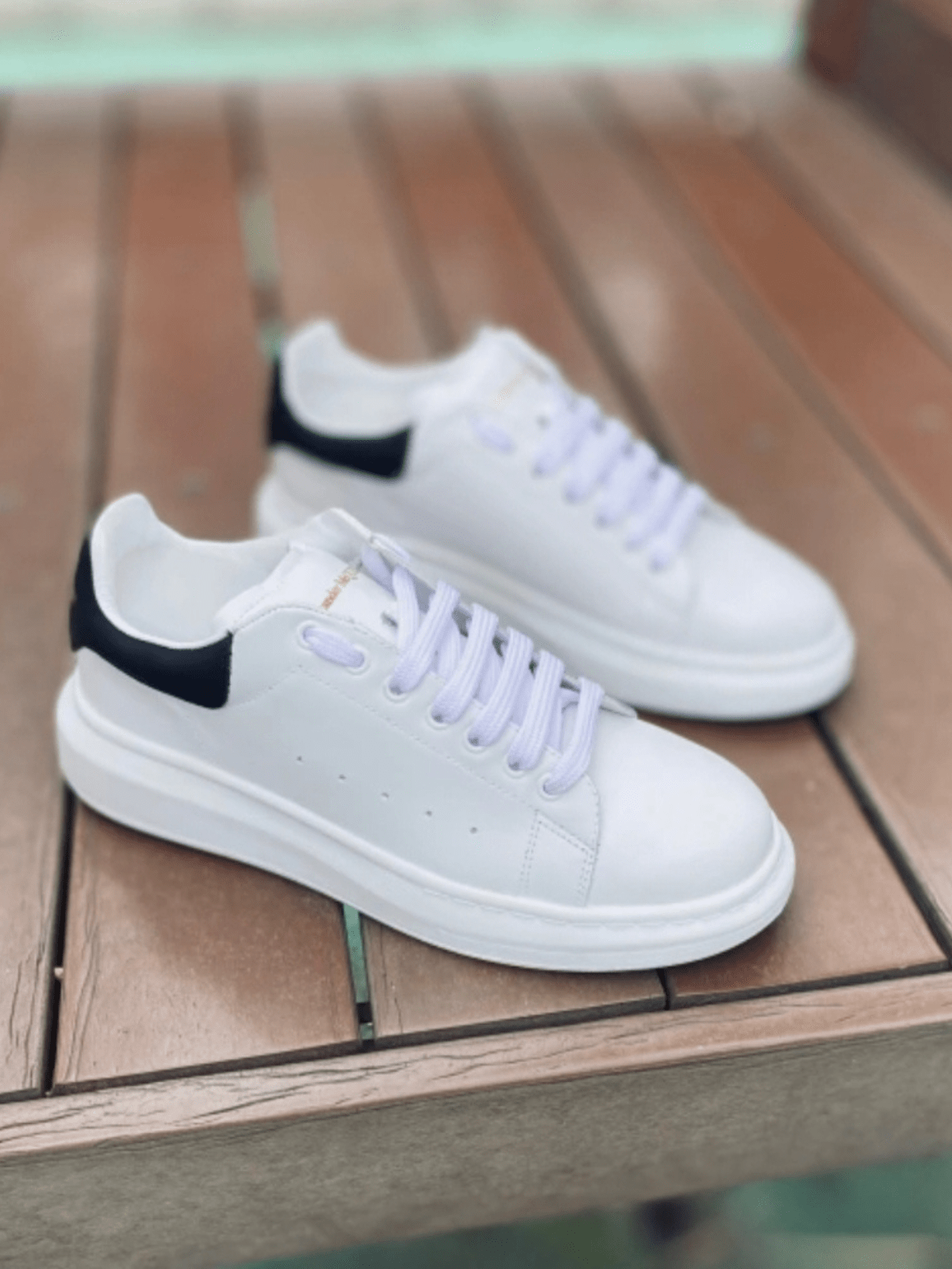 Tênis Casual Estruturado Solado Alto Minimalista