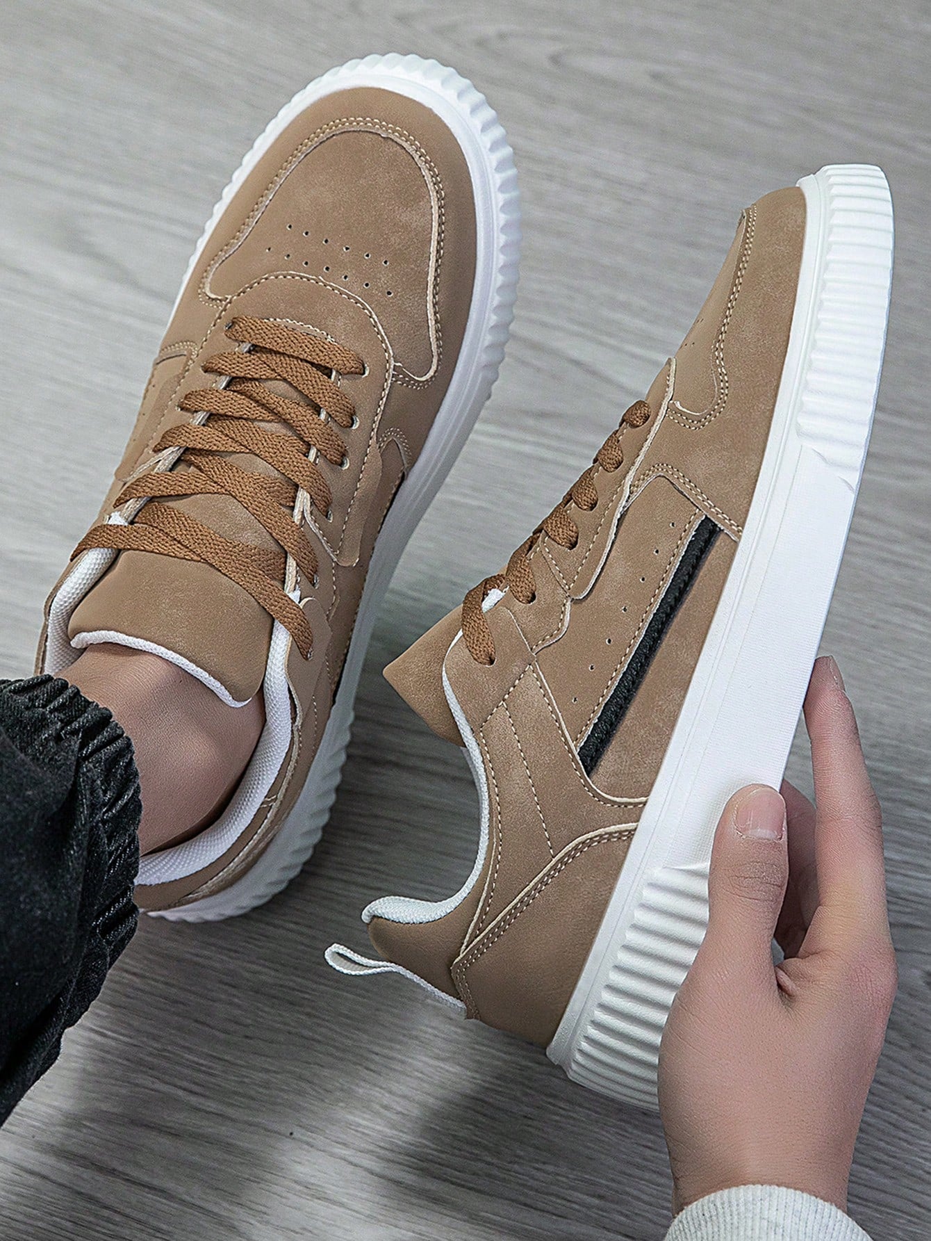 Tênis Casual Cano Baixo Camurça Solado Tratorado