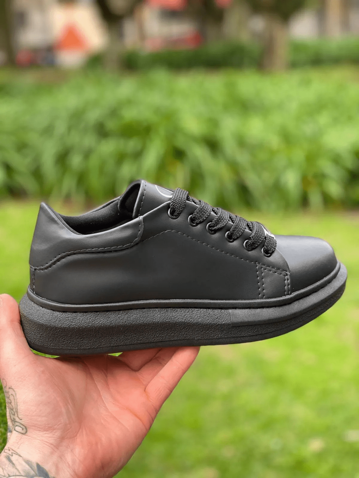 Tênis Casual Estruturado Solado Alto Minimalista