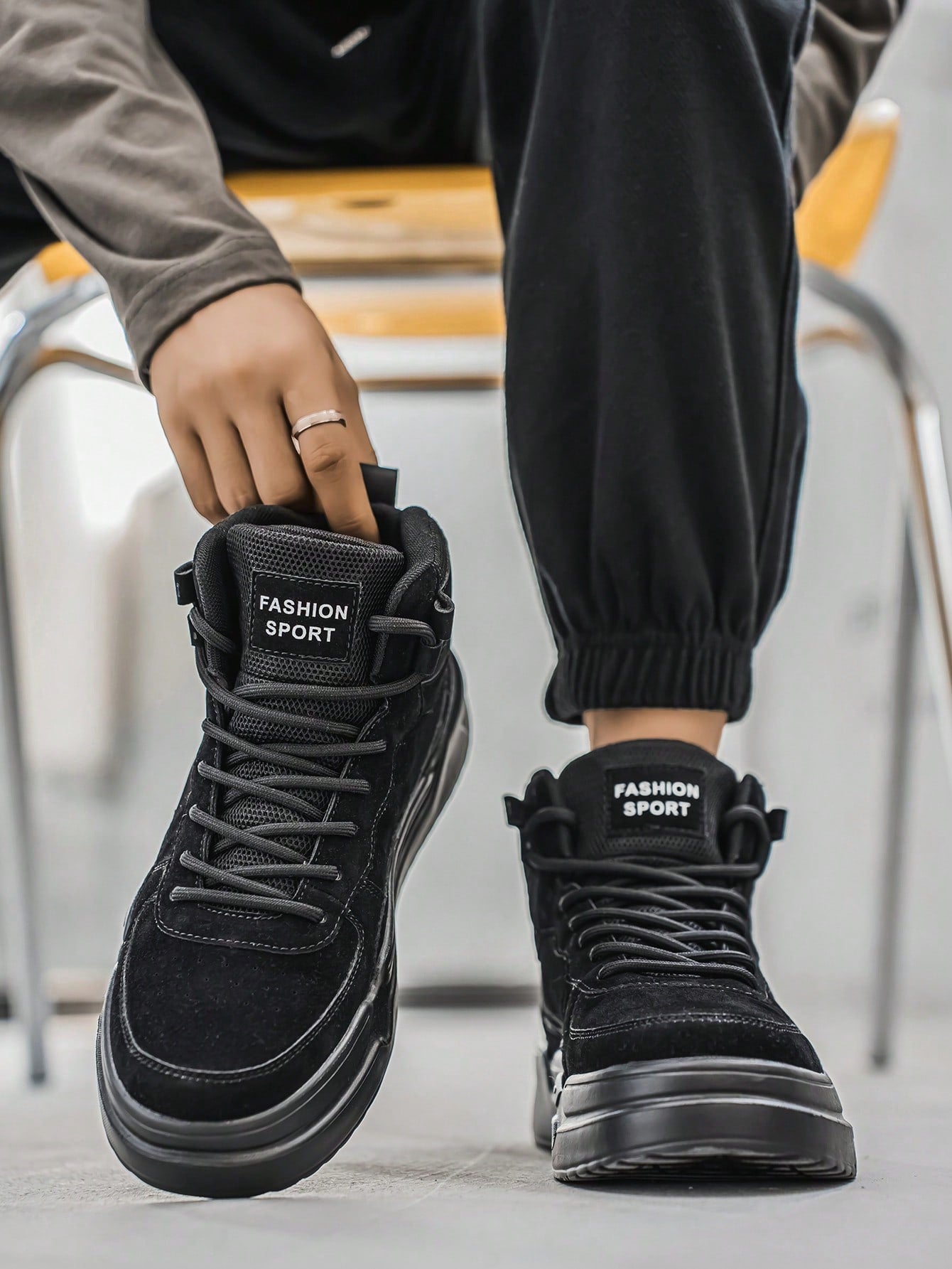 Tênis Street Cano Alto Solado Resistente