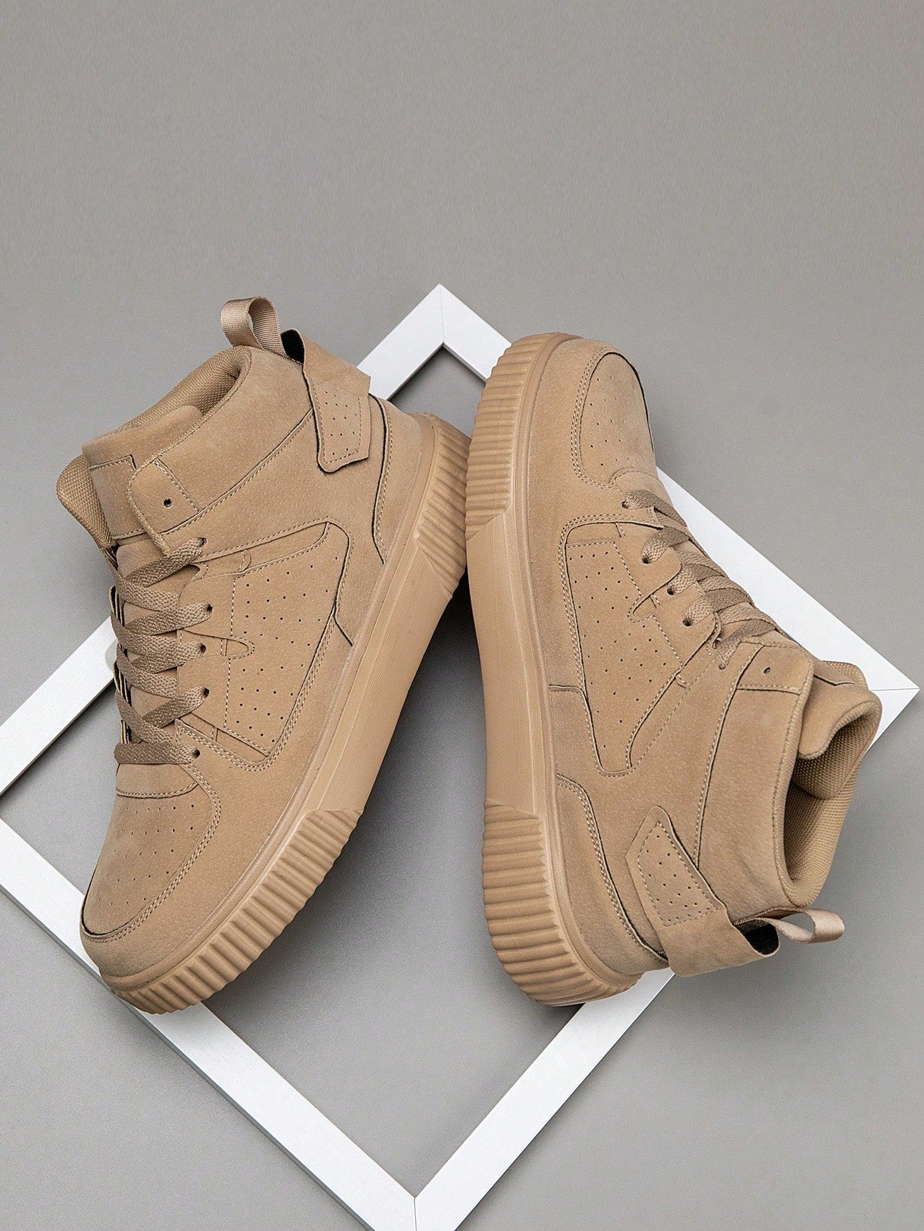 Tênis Street Cano Alto Solado Tratorado