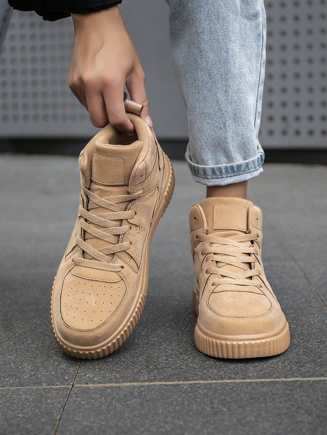 Tênis Street Cano Alto Solado Tratorado