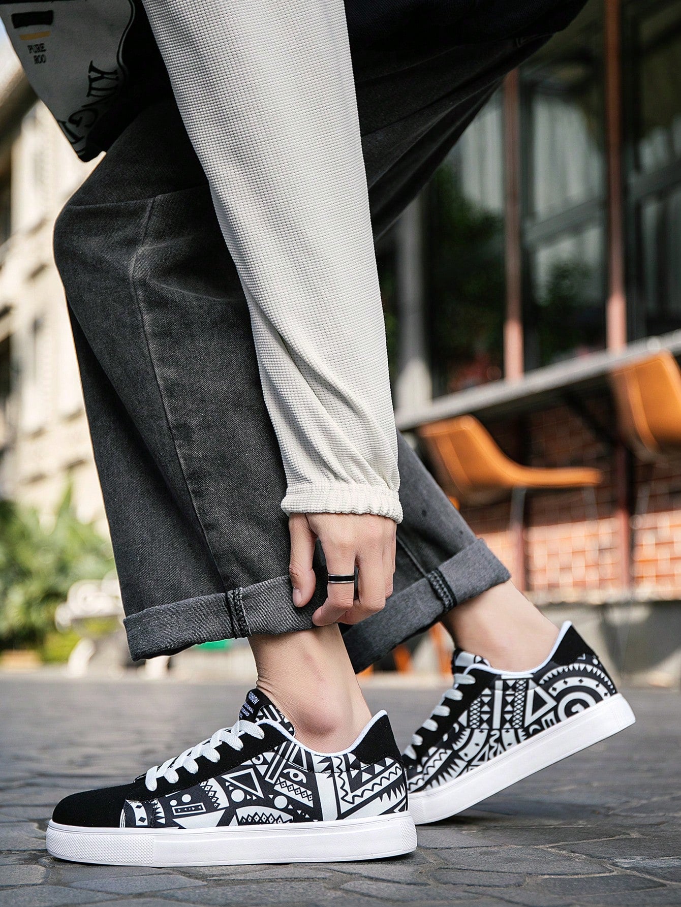 Tênis Street Estampado Tribal Preto E Branco Estilo Urbano