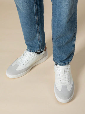 Tênis Casual Couro Com Detalhe No Calcanhar E Solado Baixo