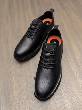 Tênis Casual Perfurado Com Solado Leve Amortecido