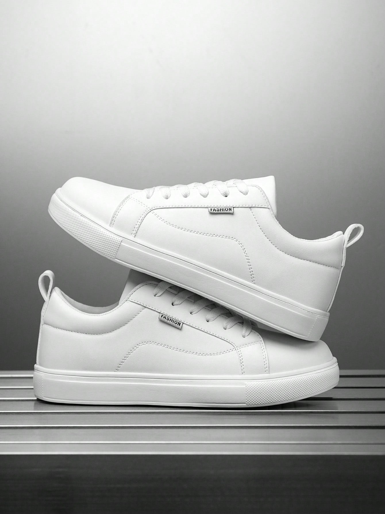 Tênis Casual Minimalista Com Design Moderno