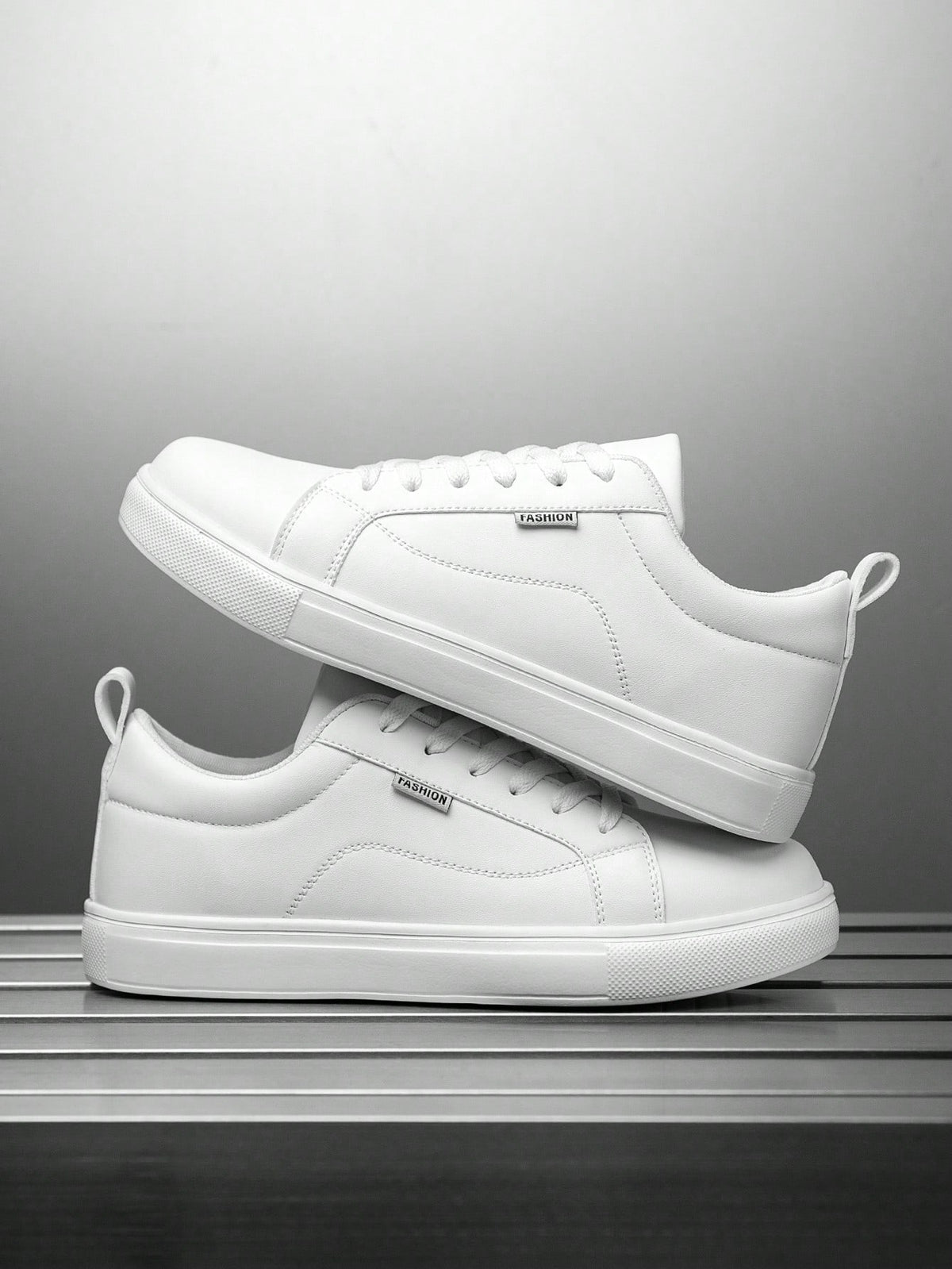 Tênis Casual Minimalista Com Design Moderno