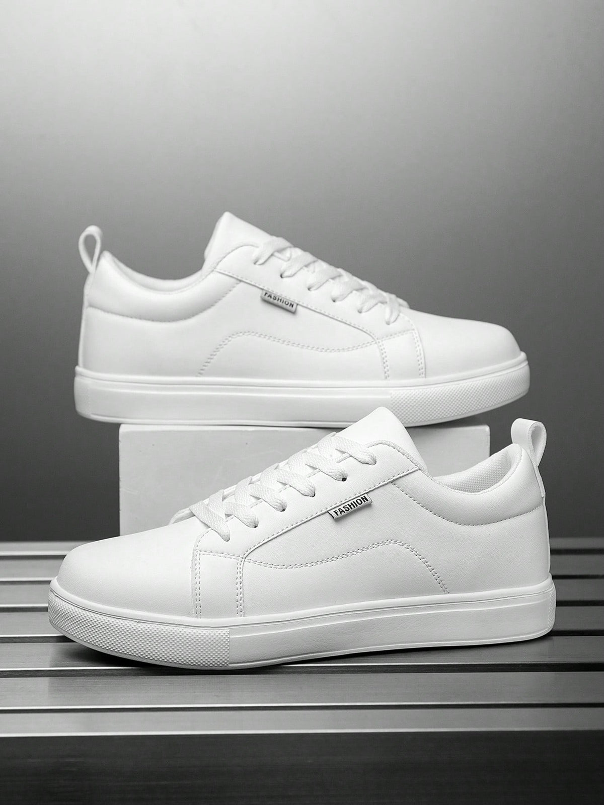 Tênis Casual Minimalista Com Design Moderno