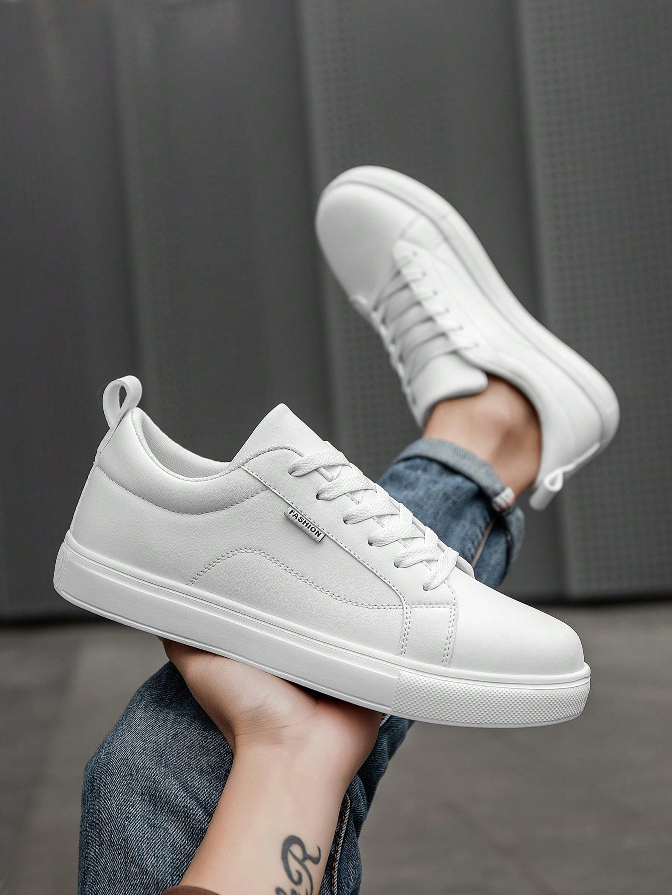 Tênis Casual Minimalista Com Design Moderno