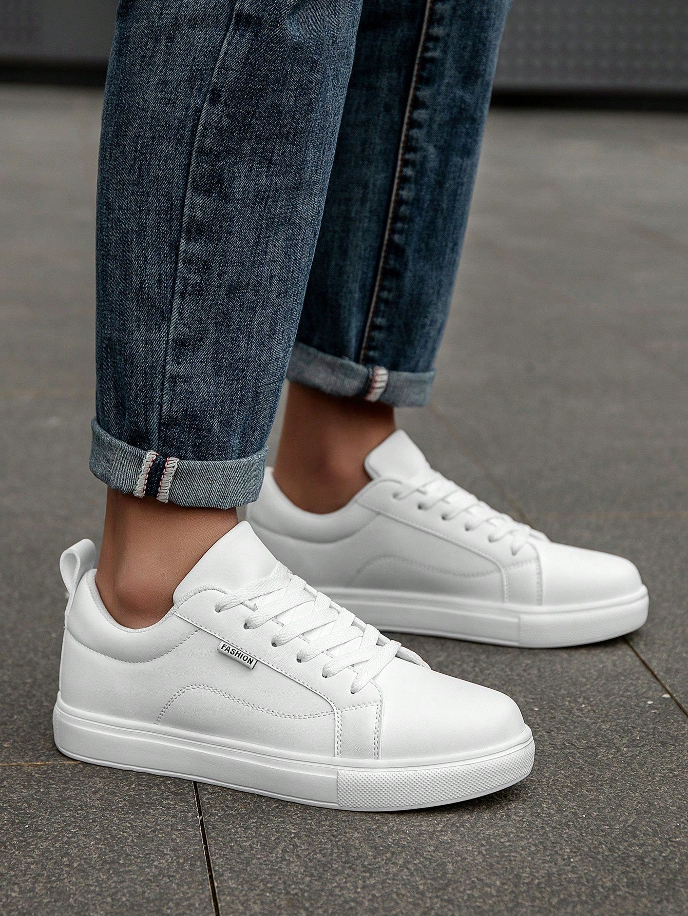 Tênis Casual Minimalista Com Design Moderno